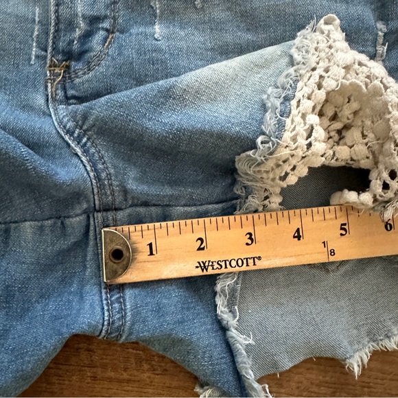 Alter’d State Jean Shorts boho distressed cut offs size 28 - Picture 4 of 8